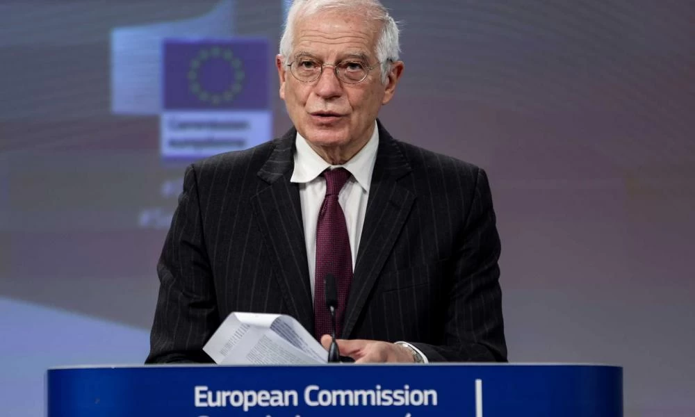 Στα τηλέφωνα Μπορέλ και Τσαβούσογλου για τις πυρκαγιές στην Αττάλεια